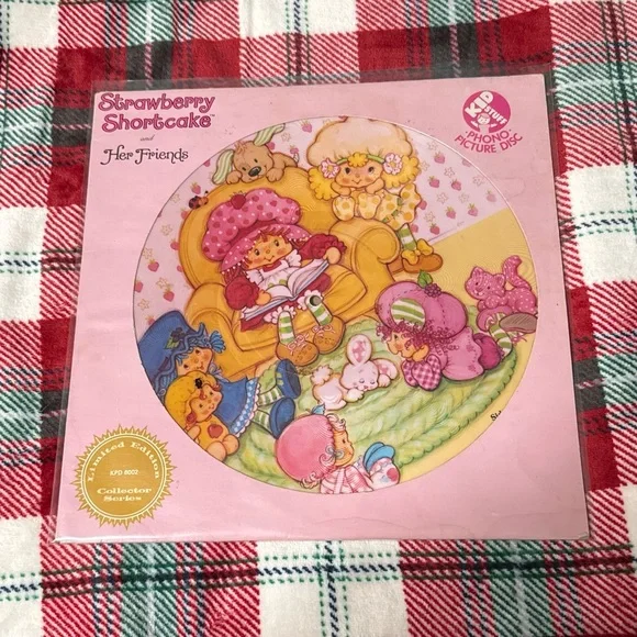 Limited edition Collectors Series Strawberry Shortcake picture Vinyl - Picture 1 of 4